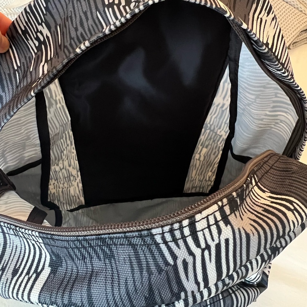 *NWOT* Merrell backpack - Picture 6 of 7